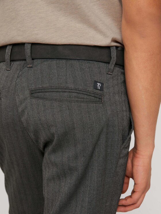 Textured chinos with a belt - Men - black white herringbone weave Textured chinos with a belt - Men - black white herringbone weave - 10 - TOM TAILOR Denim