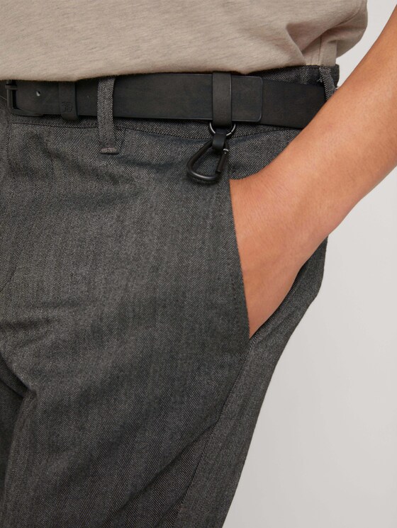 Textured chinos with a belt - Men - black white herringbone weave Textured chinos with a belt - Men - black white herringbone weave - 9 - TOM TAILOR Denim