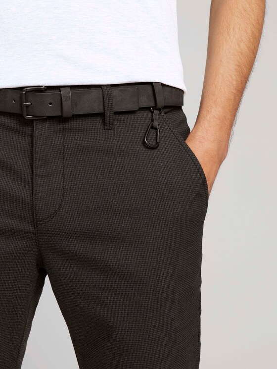 Strukturierte Chinohose mit Gürtel - Männer - black anthra mel houndstooth Strukturierte Chinohose mit Gürtel - Männer - black anthra mel houndstooth - 9 - TOM TAILOR Denim