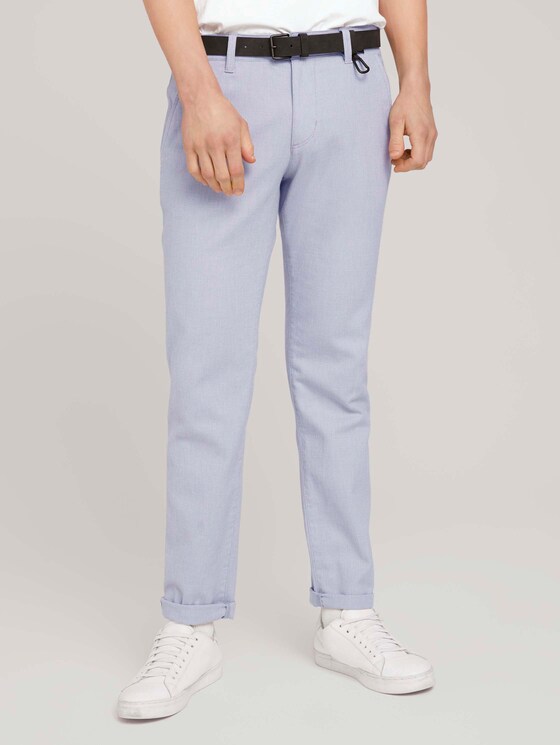 Strukturierte Chinohose mit Gürtel - Männer - grey white dobby Strukturierte Chinohose mit Gürtel - Männer - grey white dobby - 1 - TOM TAILOR Denim