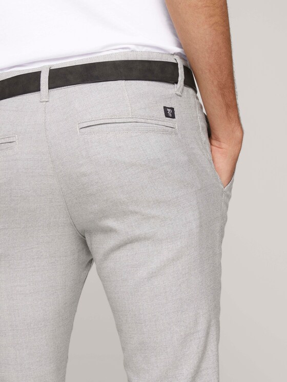 Strukturierte Chinohose mit Gürtel - Männer - silver grey check Strukturierte Chinohose mit Gürtel - Männer - silver grey check - 10 - TOM TAILOR Denim