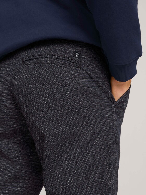 Strukturierte Chinohose mit Gürtel - Männer - navy grindle structure Strukturierte Chinohose mit Gürtel - Männer - navy grindle structure - 10 - TOM TAILOR Denim