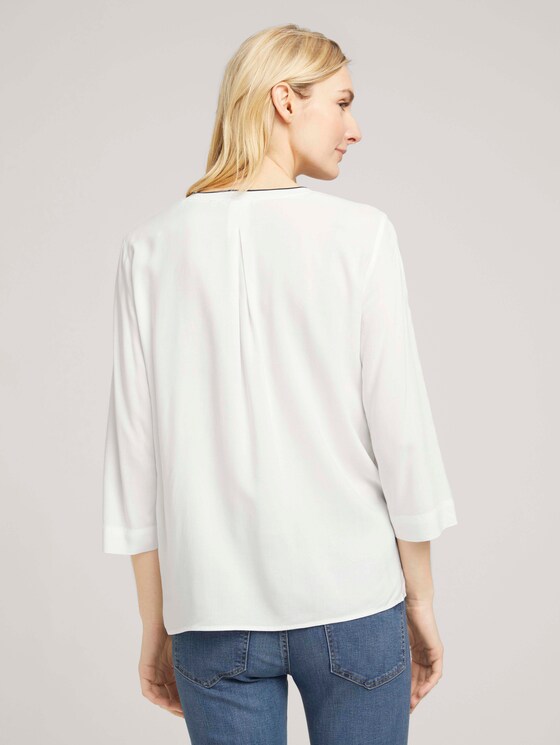 Basic Bluse mit V-Ausschnitt - Frauen - Whisper White Basic Bluse mit V-Ausschnitt - Frauen - Whisper White - 2 - TOM TAILOR