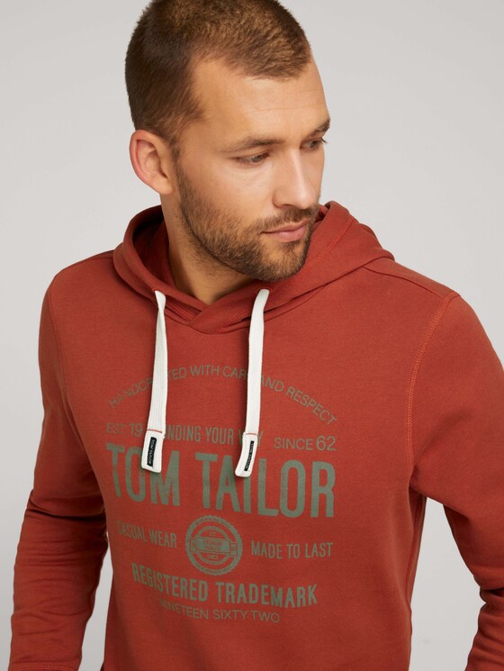 Hoodie mit Logoprint - Männer - chili oil red Hoodie mit Logoprint - Männer - chili oil red - 9 - TOM TAILOR