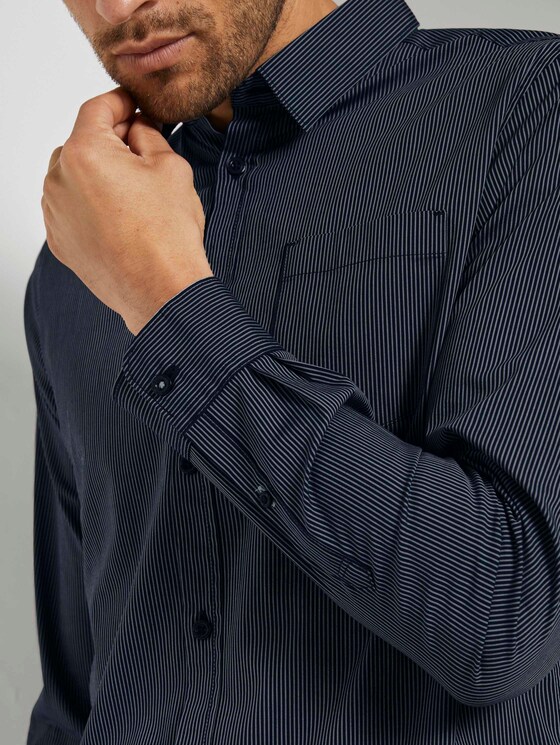 Gemustertes Slim Stretch-Hemd - Männer - navy stripe Gemustertes Slim Stretch-Hemd - Männer - navy stripe - 9 - TOM TAILOR