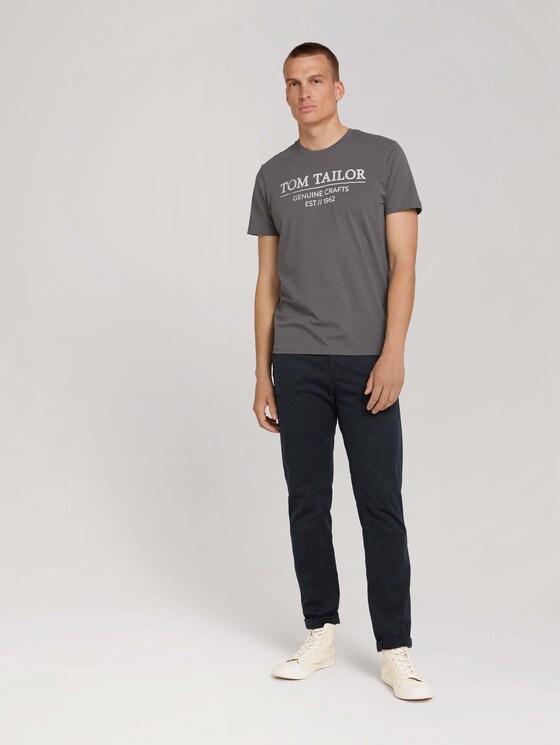 T-Shirt with a logo print - Men - Quiet Mid Grey T-Shirt with a logo print - Men - Quiet Mid Grey - 3 - TOM TAILOR