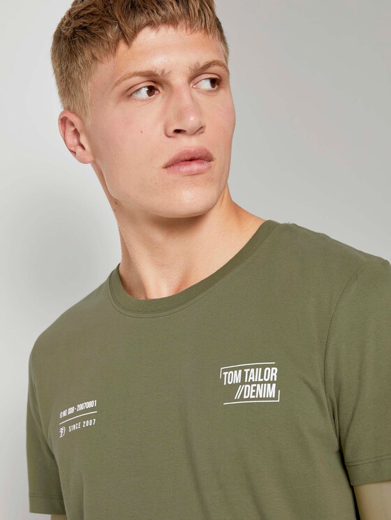 T-Shirt mit kleinem Schriftprint - Männer - Dry Greyish Olive T-Shirt mit kleinem Schriftprint - Männer - Dry Greyish Olive - 9 - TOM TAILOR Denim