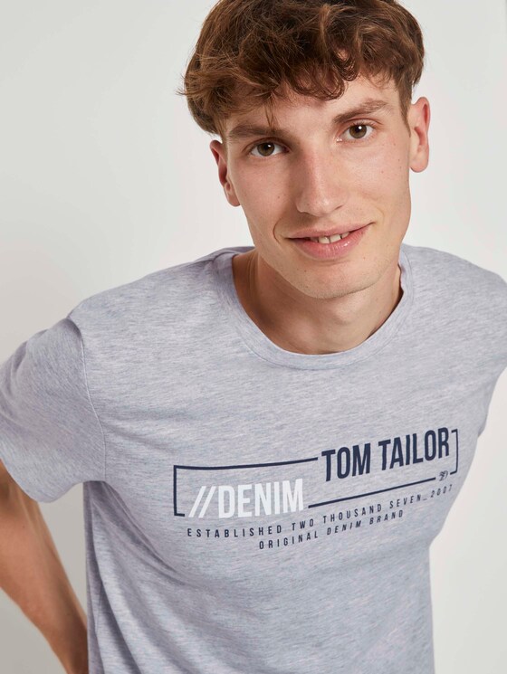 T-Shirt with a logo print - Men - Light Stone Grey Melange T-Shirt with a logo print - Men - Light Stone Grey Melange - 9 - TOM TAILOR Denim