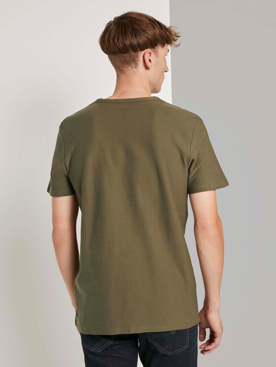 Strukturiertes T-Shirt mit Brusttasche - Männer - Dry Greyish Olive Strukturiertes T-Shirt mit Brusttasche - Männer - Dry Greyish Olive - 2 - TOM TAILOR Denim