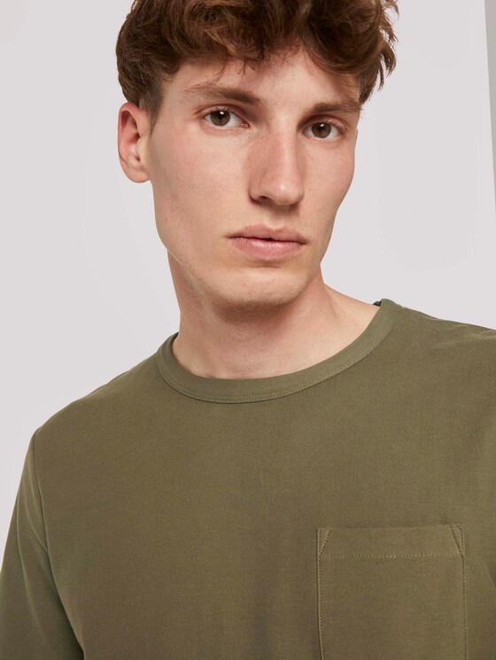 Strukturiertes T-Shirt mit Brusttasche - Männer - Dry Greyish Olive Strukturiertes T-Shirt mit Brusttasche - Männer - Dry Greyish Olive - 9 - TOM TAILOR Denim