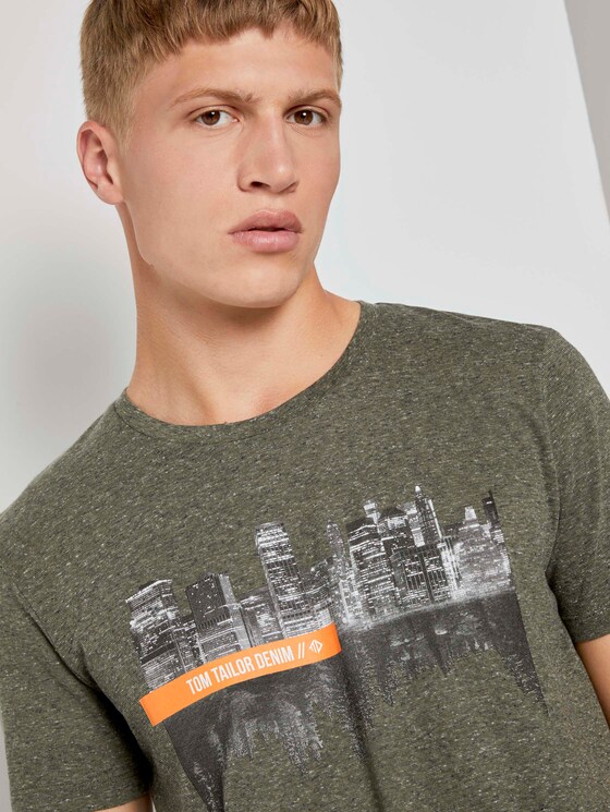 Meliertes T-Shirt mit Fotoprint - Männer - dry greyish olive melange Meliertes T-Shirt mit Fotoprint - Männer - dry greyish olive melange - 9 - TOM TAILOR Denim