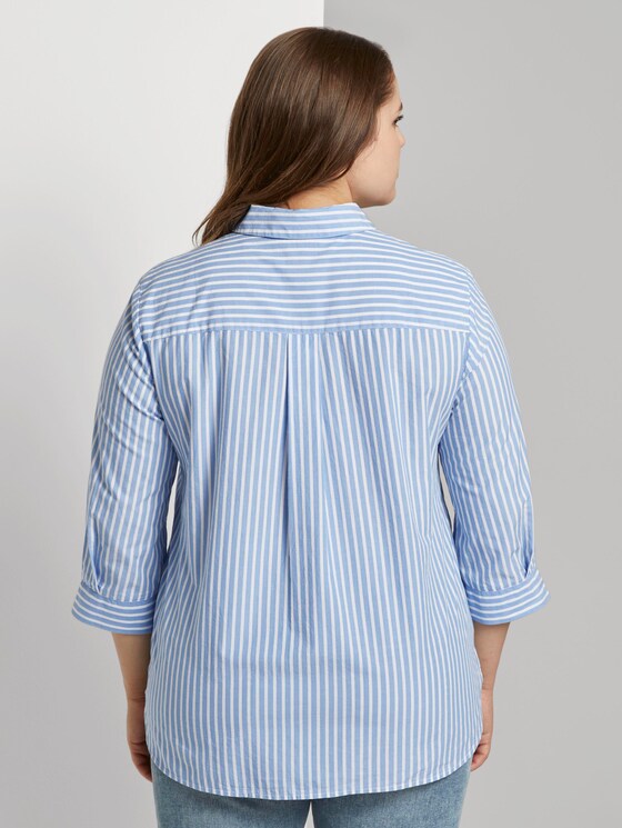 Curvy - Gestreifte Bluse mit Henley-Kragen - Frauen - sea blue ecru stripe Curvy - Gestreifte Bluse mit Henley-Kragen - Frauen - sea blue ecru stripe - 2 - My True Me