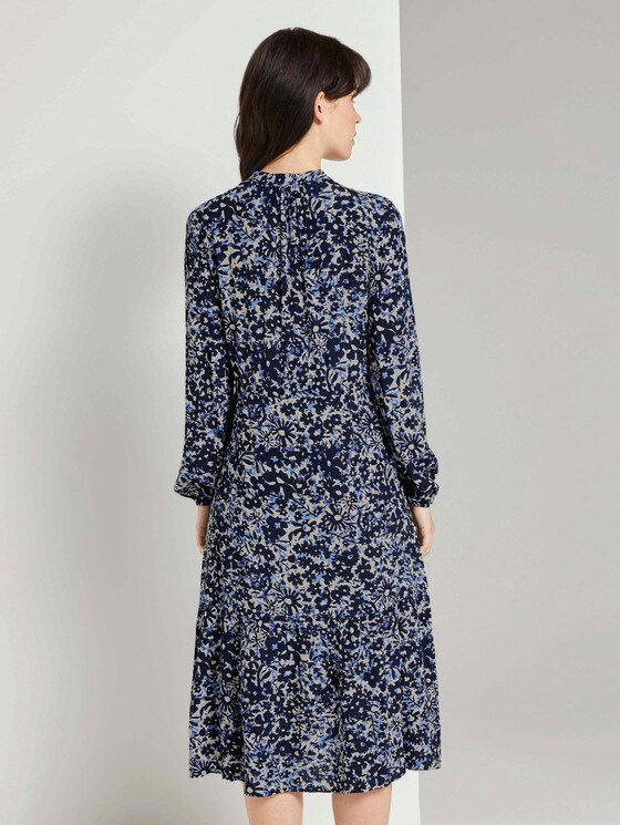 Gemustertes Midikleid mit Volants - Frauen - blue flower design Gemustertes Midikleid mit Volants - Frauen - blue flower design - 2 - TOM TAILOR