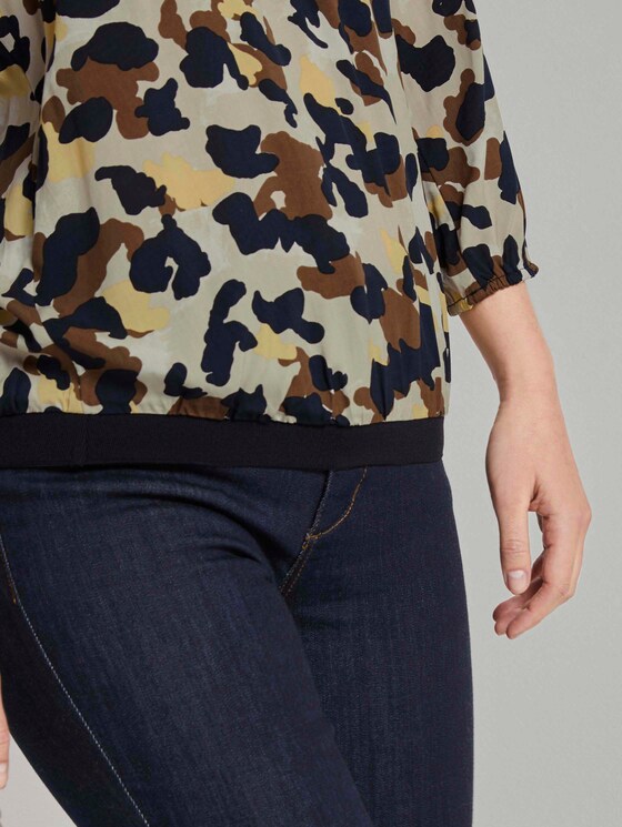 Gemusterte Bluse mit Tape-Details - Frauen - khaki yellow camouflage design Gemusterte Bluse mit Tape-Details - Frauen - khaki yellow camouflage design - 9 - TOM TAILOR