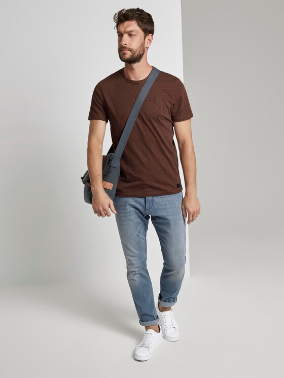 Fein gemustertes T-Shirt mit Brusttasche - Männer - brown oak Fein gemustertes T-Shirt mit Brusttasche - Männer - brown oak - 3 - TOM TAILOR