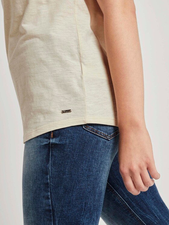T-Shirt mit kleiner Stickerei - Frauen - soft creme beige T-Shirt mit kleiner Stickerei - Frauen - soft creme beige - 10 - TOM TAILOR Denim