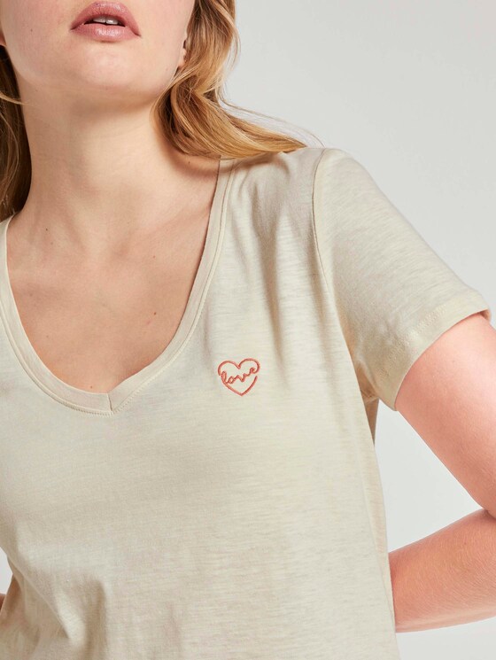 T-Shirt mit kleiner Stickerei - Frauen - soft creme beige T-Shirt mit kleiner Stickerei - Frauen - soft creme beige - 9 - TOM TAILOR Denim
