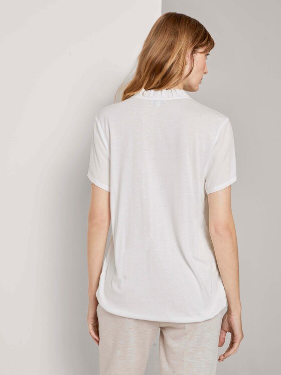 Geknöpftes T-Shirt mit Rüschendetail - Frauen - Whisper White Geknöpftes T-Shirt mit Rüschendetail - Frauen - Whisper White - 2 - TOM TAILOR