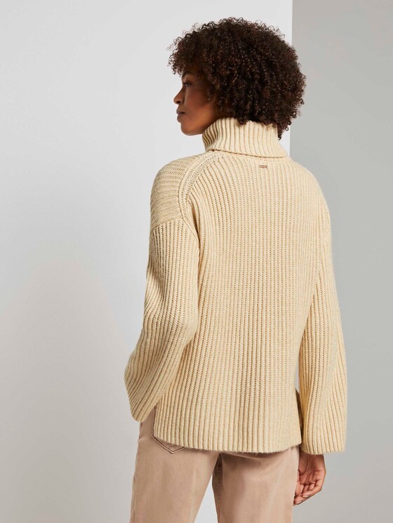 Moderner Rollkragenpullover - Frauen - light soft sand Moderner Rollkragenpullover - Frauen - light soft sand - 2 - Mine to five