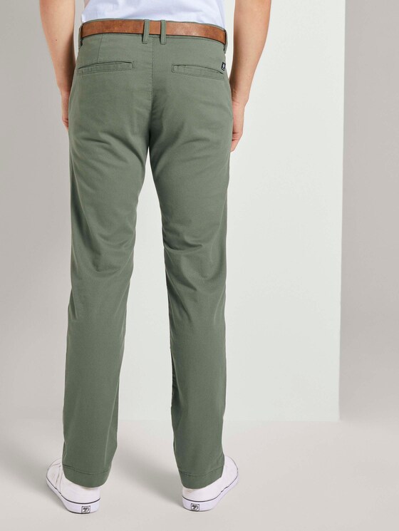 Strukturierte Straight-Chinohose mit Gürtel - Männer - green small brokensquare print Strukturierte Straight-Chinohose mit Gürtel - Männer - green small brokensquare print - 2 - TOM TAILOR Denim