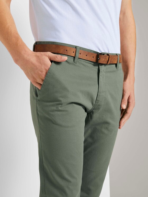 Strukturierte Straight-Chinohose mit Gürtel - Männer - green small brokensquare print Strukturierte Straight-Chinohose mit Gürtel - Männer - green small brokensquare print - 9 - TOM TAILOR Denim