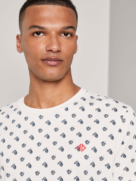 Print T-Shirt mit kleinem Logo - Männer - beige small leaf autumn print Print T-Shirt mit kleinem Logo - Männer - beige small leaf autumn print - 9 - TOM TAILOR Denim