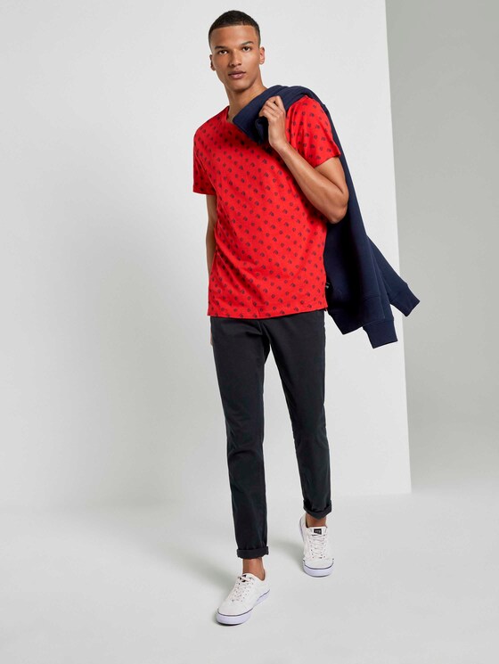 Print T-Shirt mit kleinem Logo - Männer - red small leaf autumn print Print T-Shirt mit kleinem Logo - Männer - red small leaf autumn print - 3 - TOM TAILOR Denim