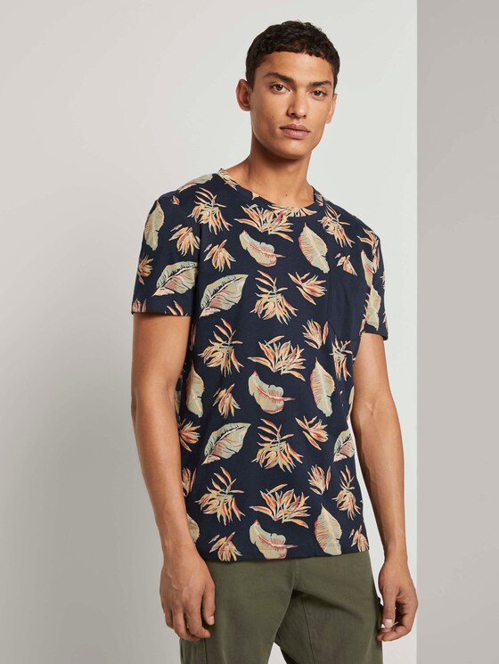 Gemustertes T-Shirt mit Brusttasche - Männer - navy autumnal big leaves print Gemustertes T-Shirt mit Brusttasche - Männer - navy autumnal big leaves print - 1 - TOM TAILOR Denim
