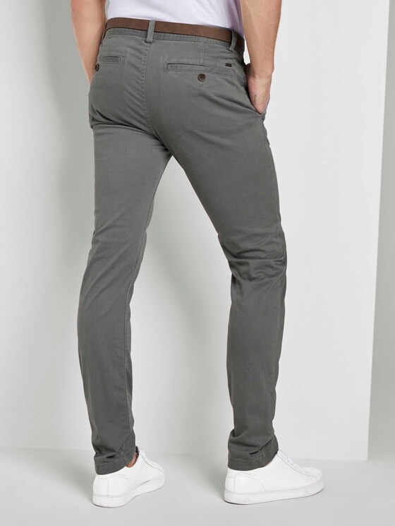 Gemusterte Chino Hose mit Gürtel - Männer - grey navy minimal design Gemusterte Chino Hose mit Gürtel - Männer - grey navy minimal design - 2 - TOM TAILOR