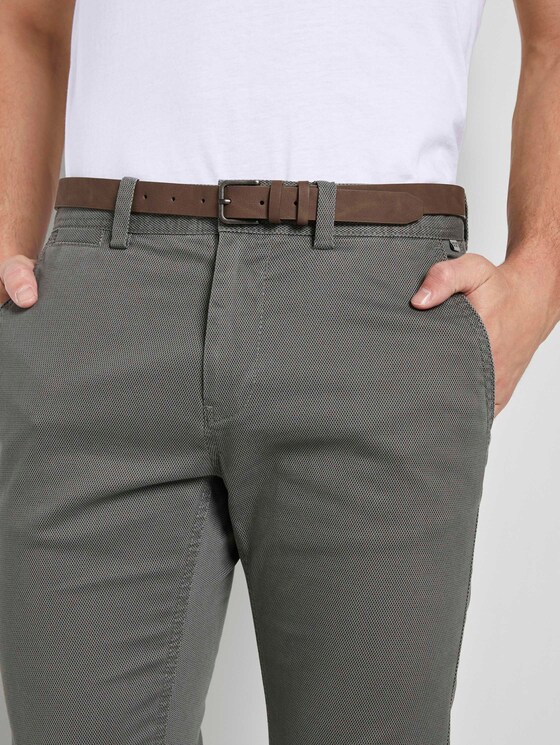 Gemusterte Chino Hose mit Gürtel - Männer - grey navy minimal design Gemusterte Chino Hose mit Gürtel - Männer - grey navy minimal design - 9 - TOM TAILOR