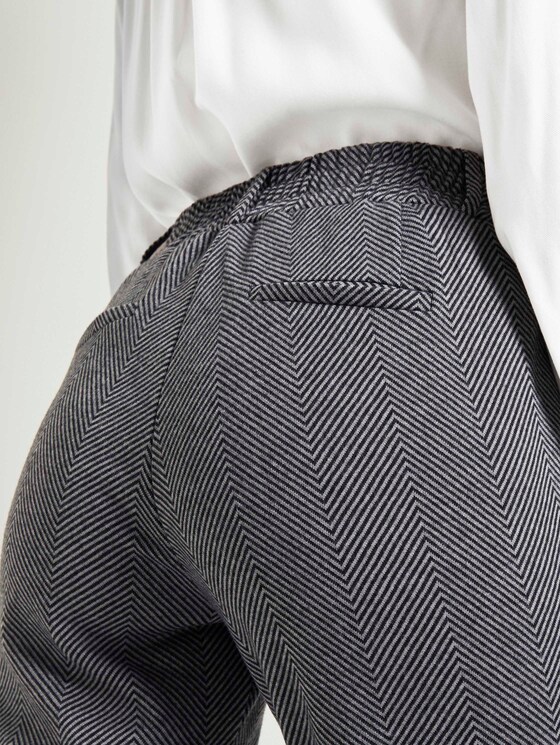 Gemusterte Loose Fit Hose - Frauen - dark grey herringbone Gemusterte Loose Fit Hose - Frauen - dark grey herringbone - 9 - TOM TAILOR