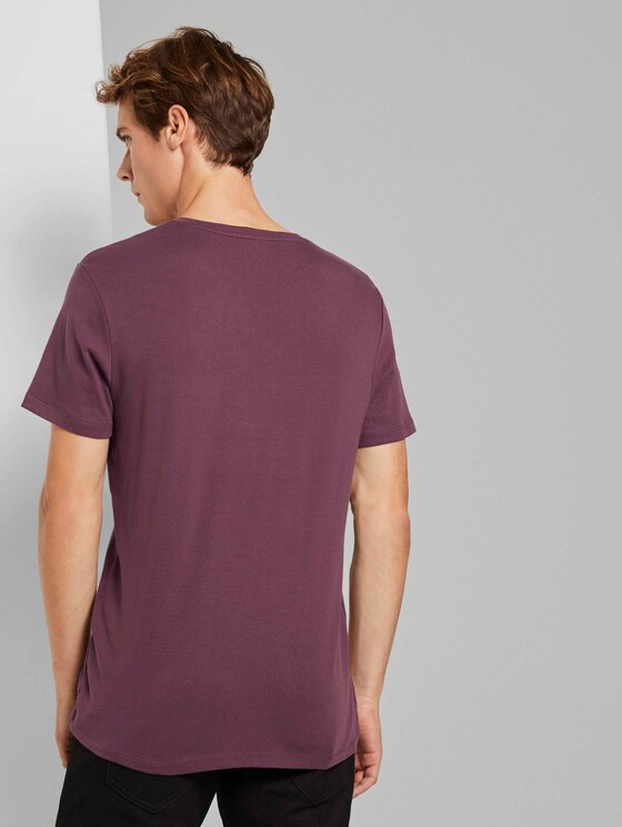 Basic Shirt mit V-Ausschnitt - Männer - Dusty Wildberry Red Basic Shirt mit V-Ausschnitt - Männer - Dusty Wildberry Red - 2 - TOM TAILOR