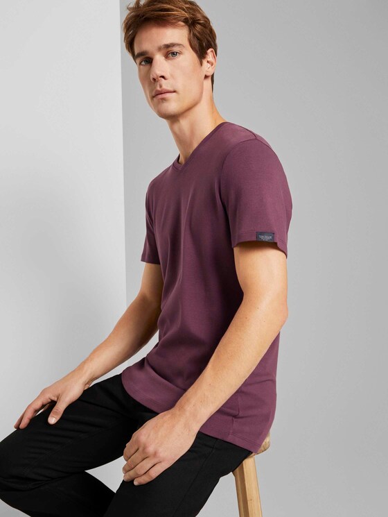 Basic Shirt mit V-Ausschnitt - Männer - Dusty Wildberry Red Basic Shirt mit V-Ausschnitt - Männer - Dusty Wildberry Red - 5 - TOM TAILOR