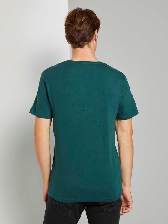 Basic Shirt mit V-Ausschnitt - Männer - Stroke Green Basic Shirt mit V-Ausschnitt - Männer - Stroke Green - 2 - TOM TAILOR