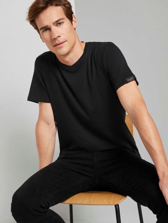 Basic Shirt mit V-Ausschnitt - Männer - Black Basic Shirt mit V-Ausschnitt - Männer - Black - 5 - TOM TAILOR