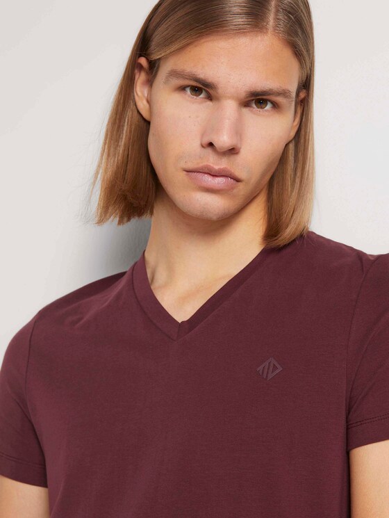 T-Shirt mit V-Ausschnitt - Männer - Decadent Bordeaux T-Shirt mit V-Ausschnitt - Männer - Decadent Bordeaux - 9 - TOM TAILOR Denim