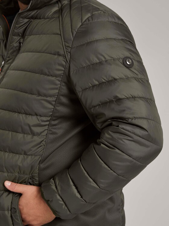 Hybrid Steppjacke mit Stehkragen - Männer - Shadow Olive Hybrid Steppjacke mit Stehkragen - Männer - Shadow Olive - 10 - Men Plus