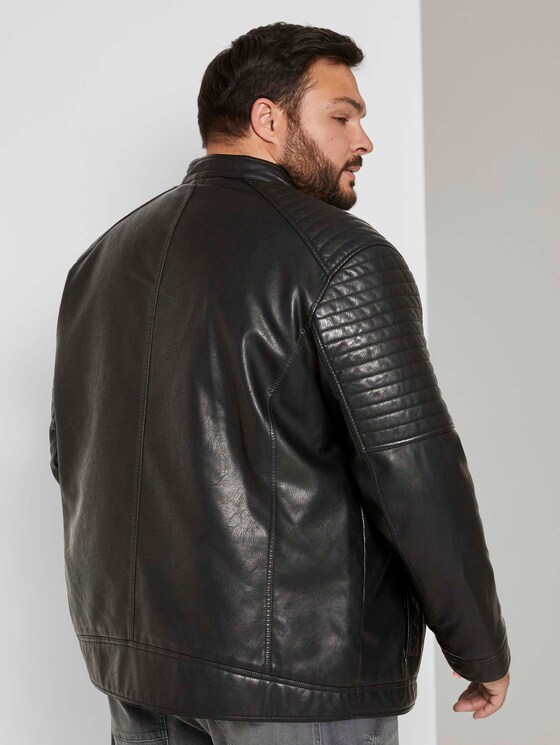 Bikerjacke mit Stehkragen aus Lederimitat - Männer - Black Bikerjacke mit Stehkragen aus Lederimitat - Männer - Black - 2 - Men Plus