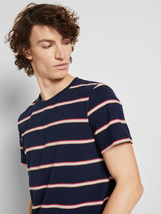 T-Shirt mit Streifenmuster - Männer - navy tricolor yarn dye stripe T-Shirt mit Streifenmuster - Männer - navy tricolor yarn dye stripe - 9 - TOM TAILOR Denim