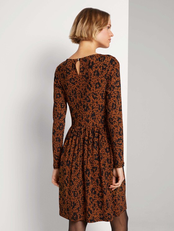 Gemustertes Jerseykleid mit Struktur - Frauen - flower leo print Gemustertes Jerseykleid mit Struktur - Frauen - flower leo print - 2 - TOM TAILOR Denim