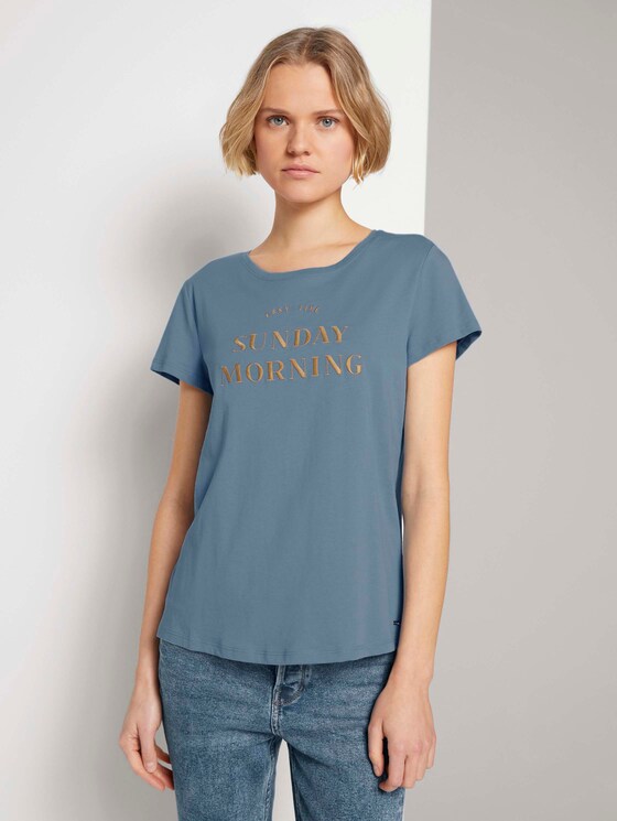 Besticktes T-Shirt mit Bio-Baumwolle - Frauen - soft mid blue Besticktes T-Shirt mit Bio-Baumwolle - Frauen - soft mid blue - 1 - TOM TAILOR Denim