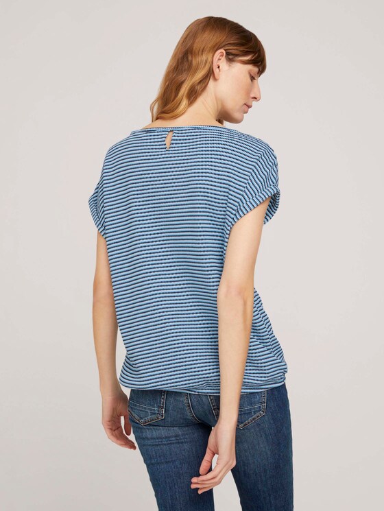 Strukturiertes T-Shirt mit Bio-Baumwolle - Frauen - blue navy popcorn structure Strukturiertes T-Shirt mit Bio-Baumwolle - Frauen - blue navy popcorn structure - 2 - TOM TAILOR