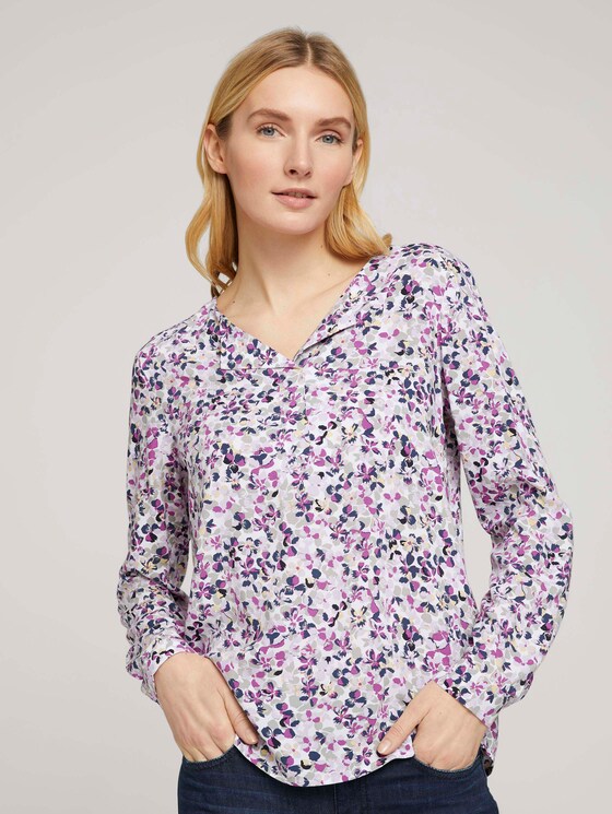 Gemusterte Bluse mit LENZING™ ECOVERO™ und V-Ausschnitt - Frauen - offwhite floral design Gemusterte Bluse mit LENZING™ ECOVERO™ und V-Ausschnitt - Frauen - offwhite floral design - 1 - TOM TAILOR