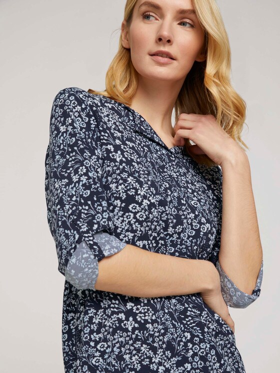 Gemusterte Bluse mit LENZING™ ECOVERO™ und V-Ausschnitt - Frauen - navy flower design Gemusterte Bluse mit LENZING™ ECOVERO™ und V-Ausschnitt - Frauen - navy flower design - 9 - TOM TAILOR