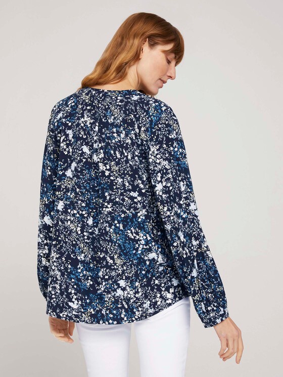 gemusterte Bluse mit LENZING™ ECOVERO™ und Knopfleiste - Frauen - navy yellow flower design gemusterte Bluse mit LENZING™ ECOVERO™ und Knopfleiste - Frauen - navy yellow flower design - 2 - TOM TAILOR