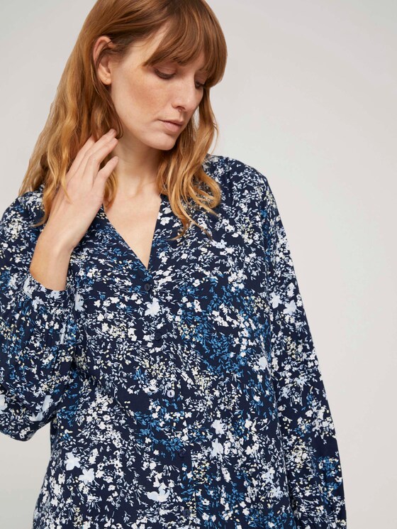 gemusterte Bluse mit LENZING™ ECOVERO™ und Knopfleiste - Frauen - navy yellow flower design gemusterte Bluse mit LENZING™ ECOVERO™ und Knopfleiste - Frauen - navy yellow flower design - 9 - TOM TAILOR