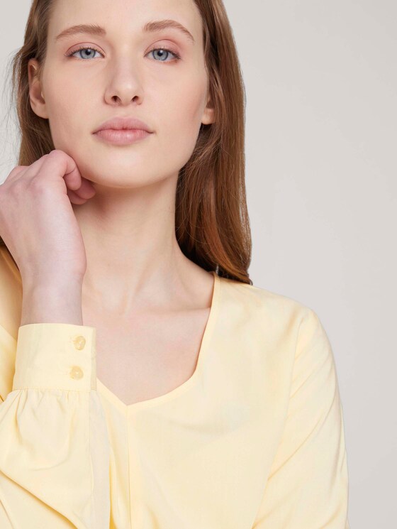 V-Ausschnitt Bluse mit LENZING™ ECOVERO™ - Frauen - soft yellow V-Ausschnitt Bluse mit LENZING™ ECOVERO™ - Frauen - soft yellow - 9 - TOM TAILOR Denim