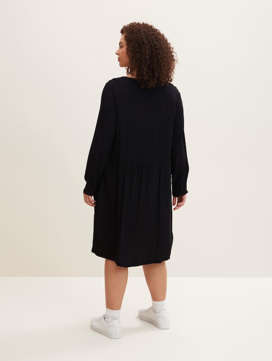 Plus - Blusenkleid mit LENZING™ ECOVERO™ und Faltendetails - Frauen - deep black Plus - Blusenkleid mit LENZING™ ECOVERO™ und Faltendetails - Frauen - deep black - 2 - My True Me