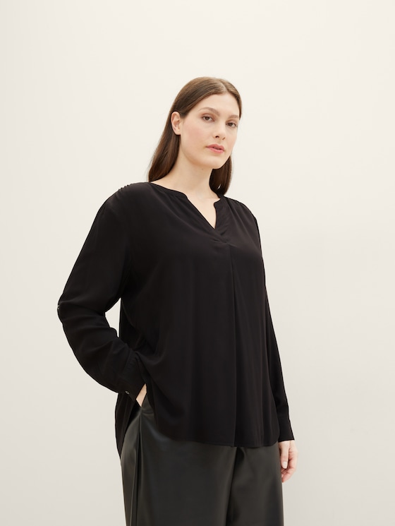Plus - a blouse with LENZING (TM) ECOVERO (TM) and pleated details