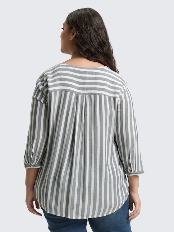 Plus Size - Gestreifte Henleybluse mit LENZING™ ECOVERO™ von Women Plus Size, offwhite navy vertical stripe